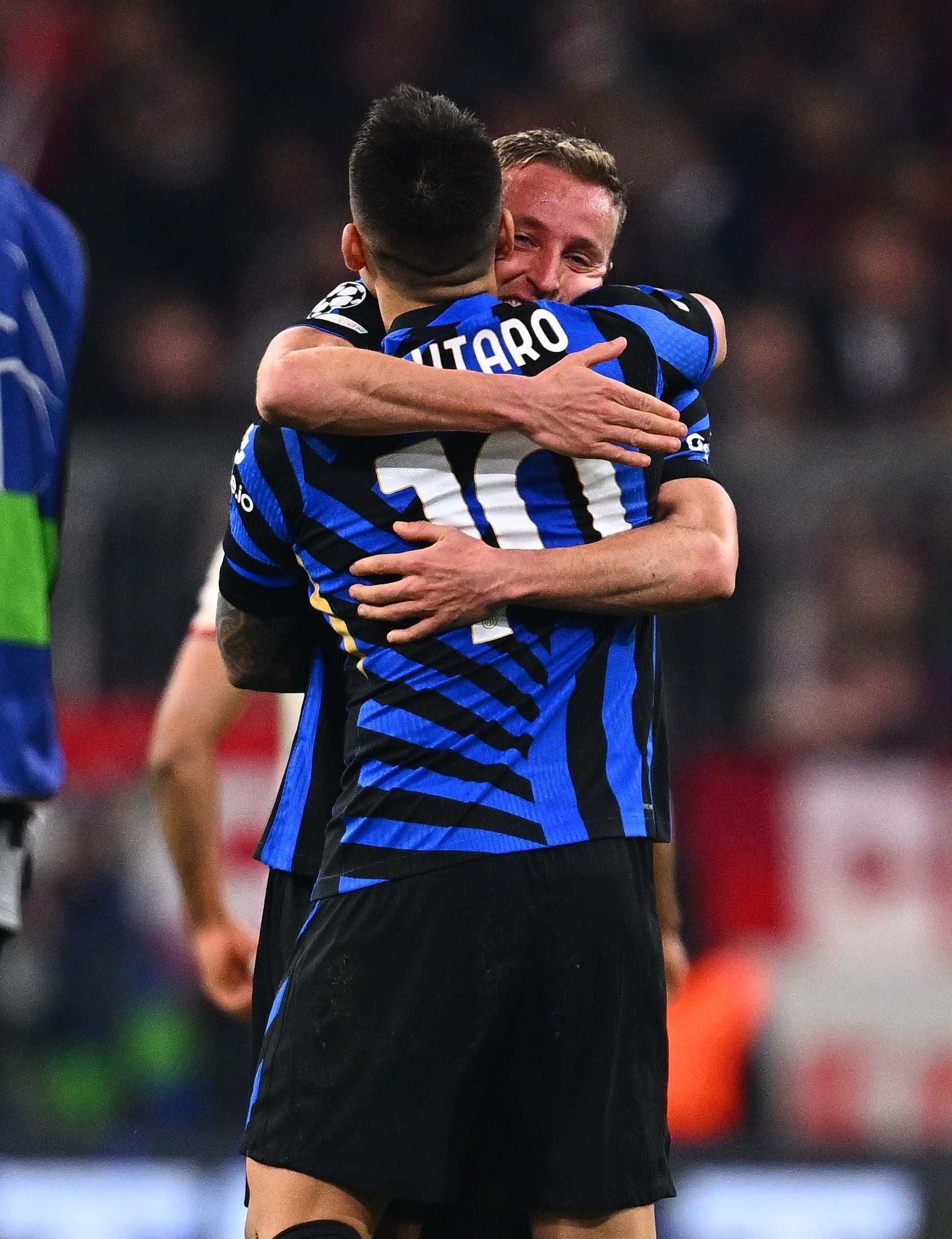 雷竞技DOTA2关于欧超杯今晚再迎强敌，拜仁慕尼黑复出首秀，主帅态度——压力陡增，轮换策略成焦点的信息