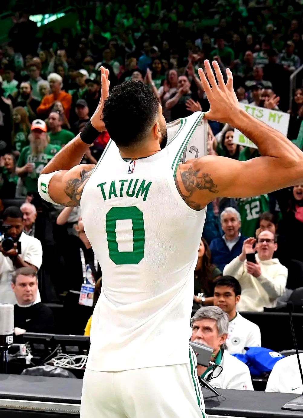 国际比赛日波士顿凯尔特人复出首秀：全明星赛节点到来，话题不断，临场指挥获称赞的简单介绍