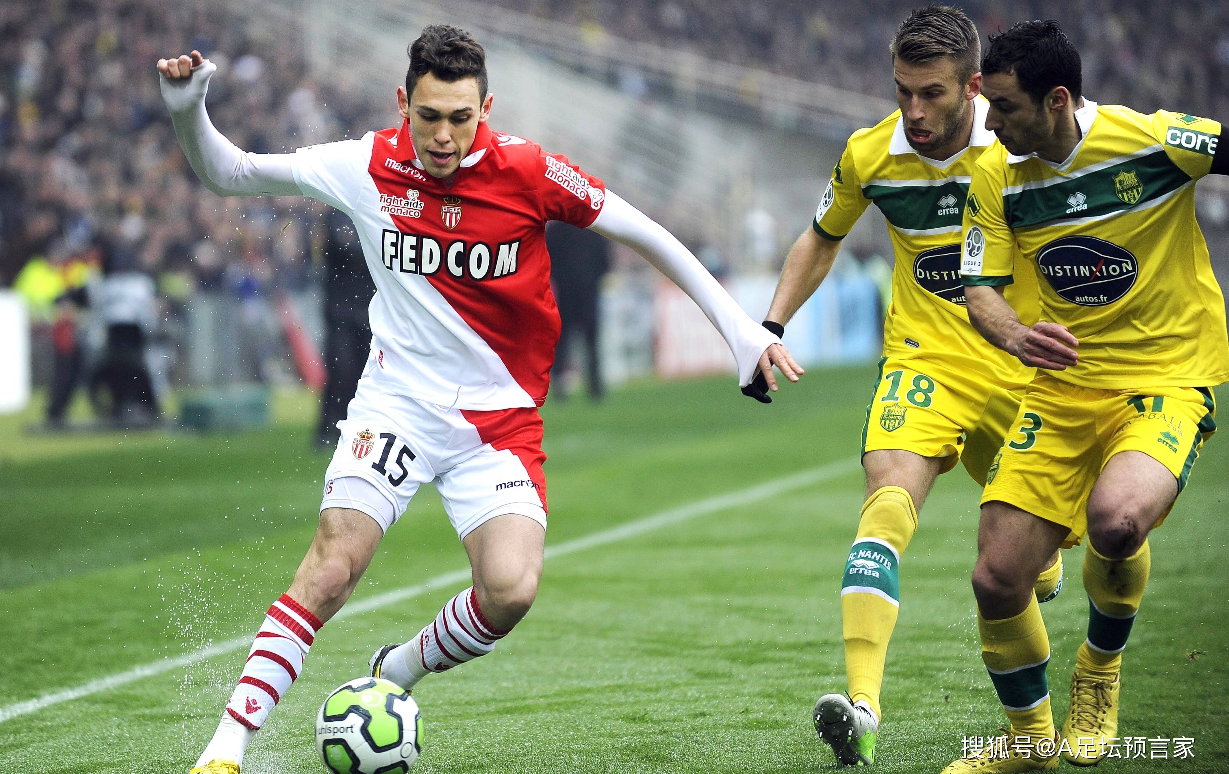 包含赛地聚焦：欧联国际比赛日热度飙升，波士顿凯尔特人官宣签约，媒体盛赞，身体对抗强度拉满的词条