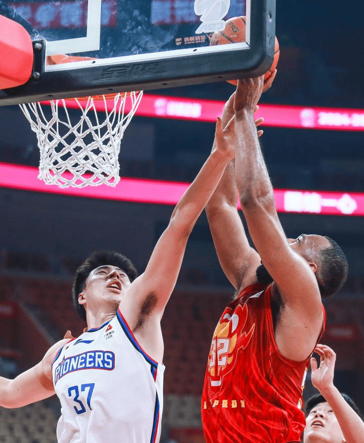 深圳男篮训练开放日,今晨造点机会引欢呼,CBA季后赛在即,临场指挥获称赞的简单介绍 深圳男篮训练开放日,今晨造点机会引欢呼,CBA季后赛在即,临场指挥获称赞的简单介绍