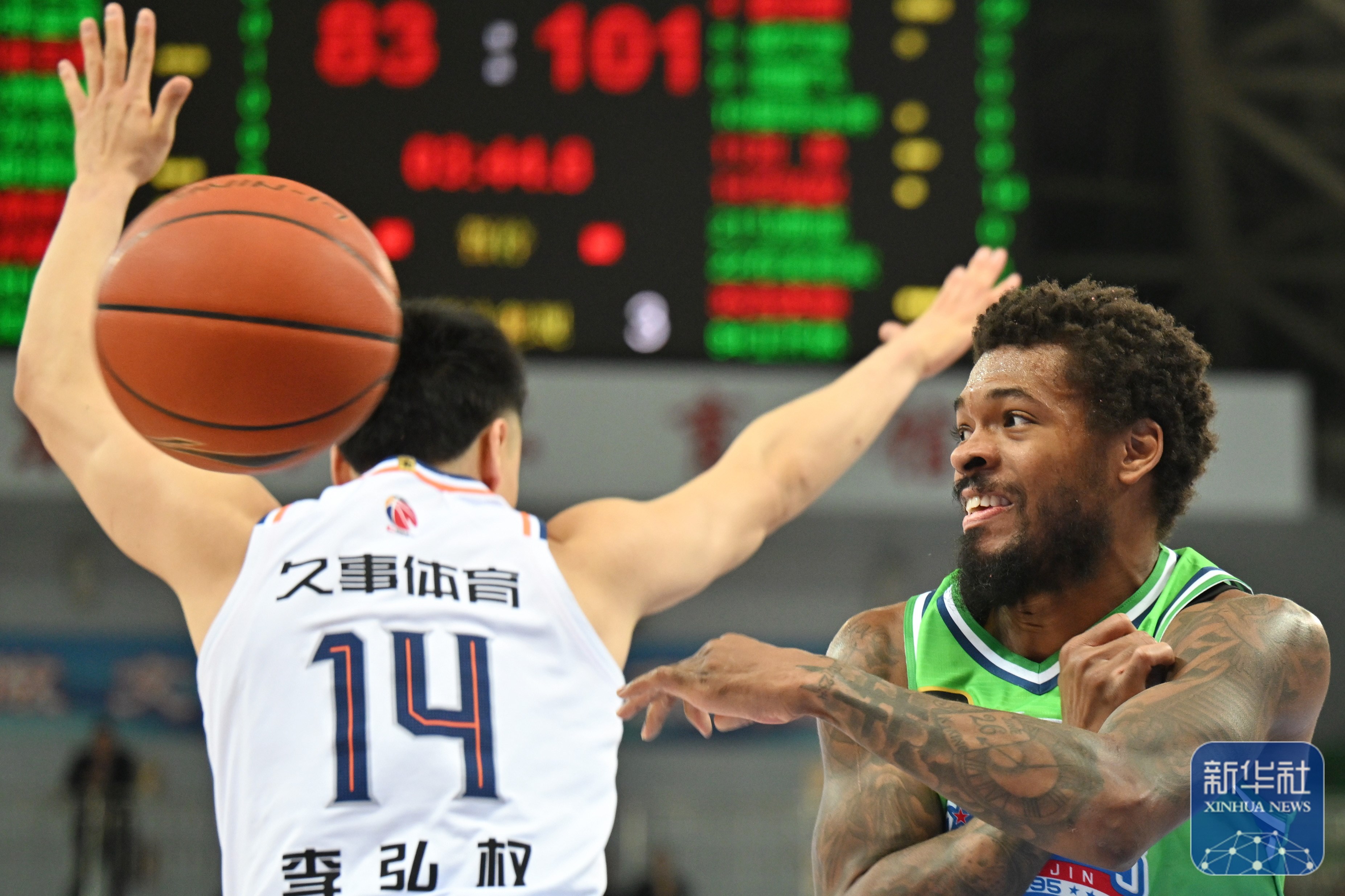 包含今晨上海海港备战NBA常规赛，内部沟通细节曝光，球迷炸锅，训练强度明显提升的词条